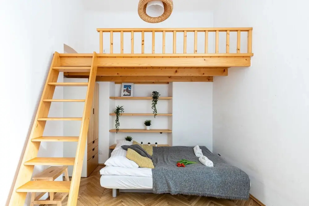 WS 3-Bedroom Old Town Apartment