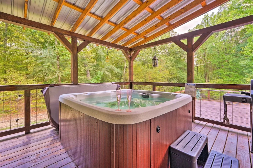Pet-friendly Home w/ Deck in Broken Bow!