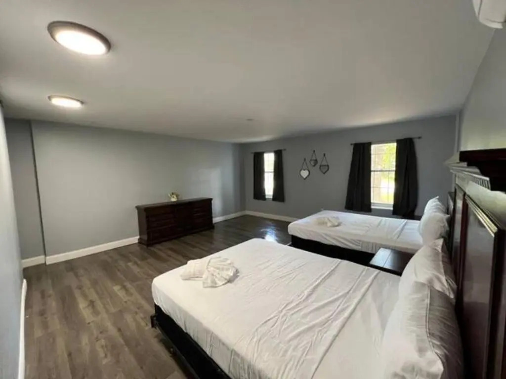 Palm Paradise with Heated Saltwater Pool - 10 min to the Beach