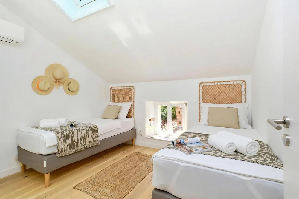Charming Island Villa Alba - Happy Rentals