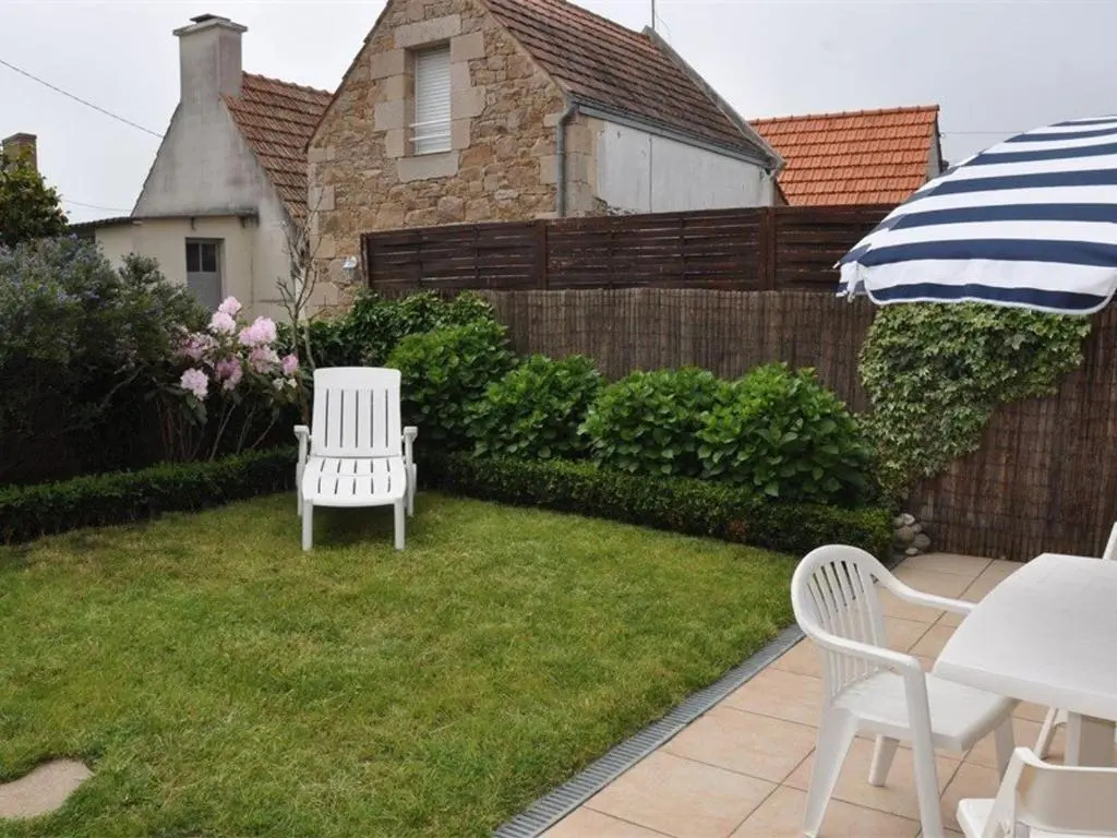 Maison bretonne à 200m de la plage Saint-Guirec, Ploumanach, 2 chambres, jardin fermé - FR-1-368-124