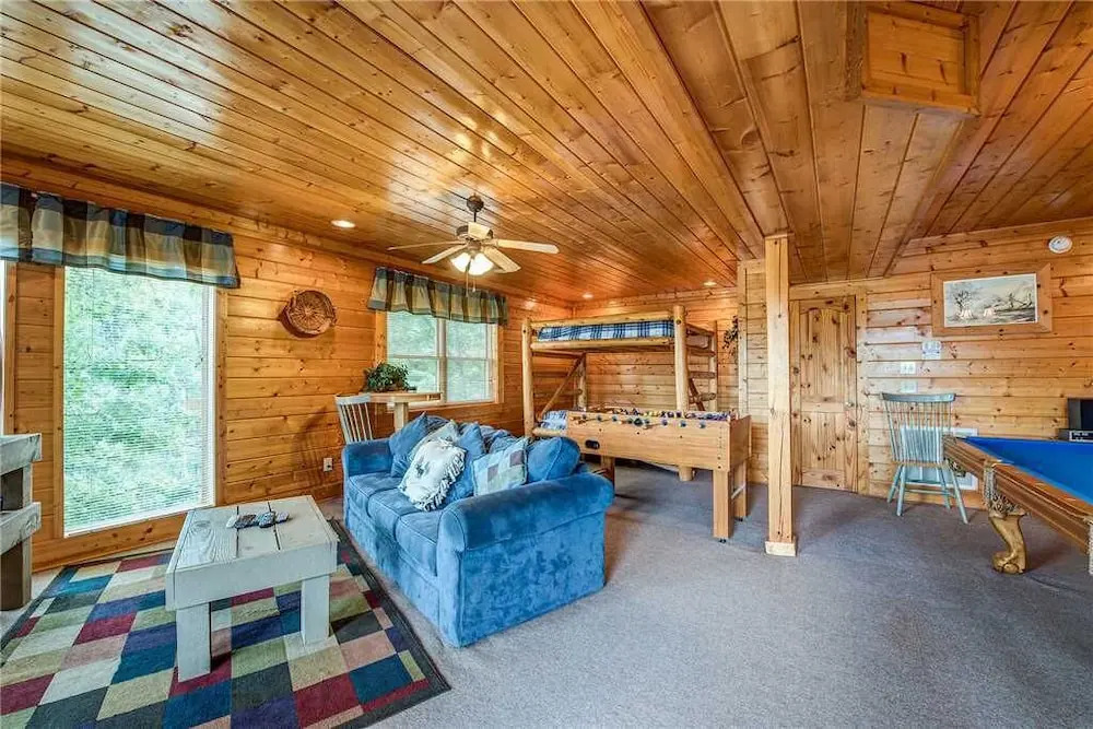 Mountain Seduction 2 Bedroom Mountain View Home with Hot Tub