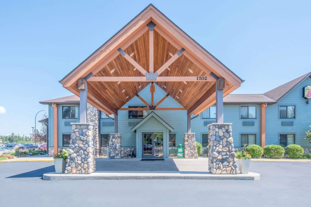 Super 8 by Wyndham Grand Rapids