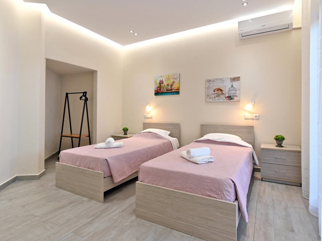 Sabbia Seafront Apartment 3 by TravelPro Servi...