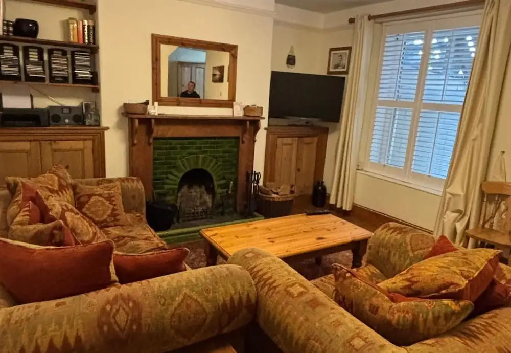 1 Bed - Sleeps 4 - Parking - Pets - Town Centre