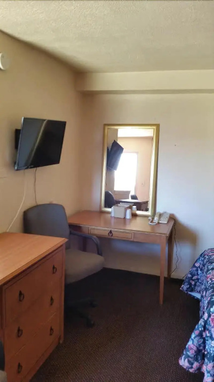 Skylark Motel