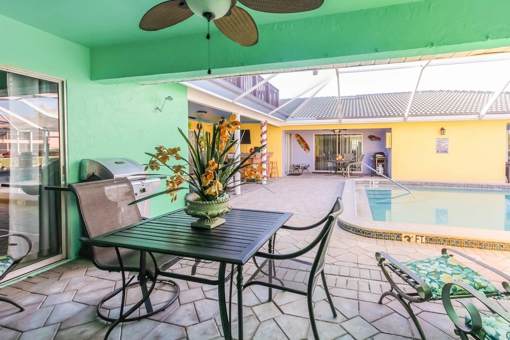 Seatuit Condominiums