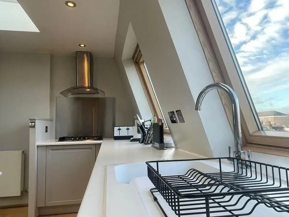 Modern Two Bedroom Apartment in Fulham by Sojo Stay
