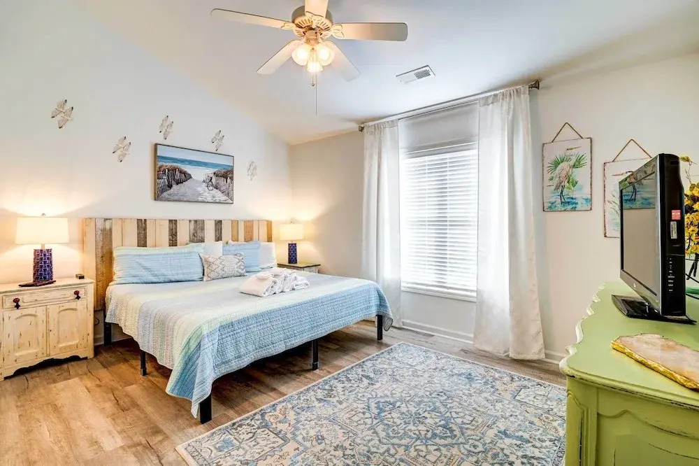 Private Yard, Patio and Grill Surfside Beach Home!