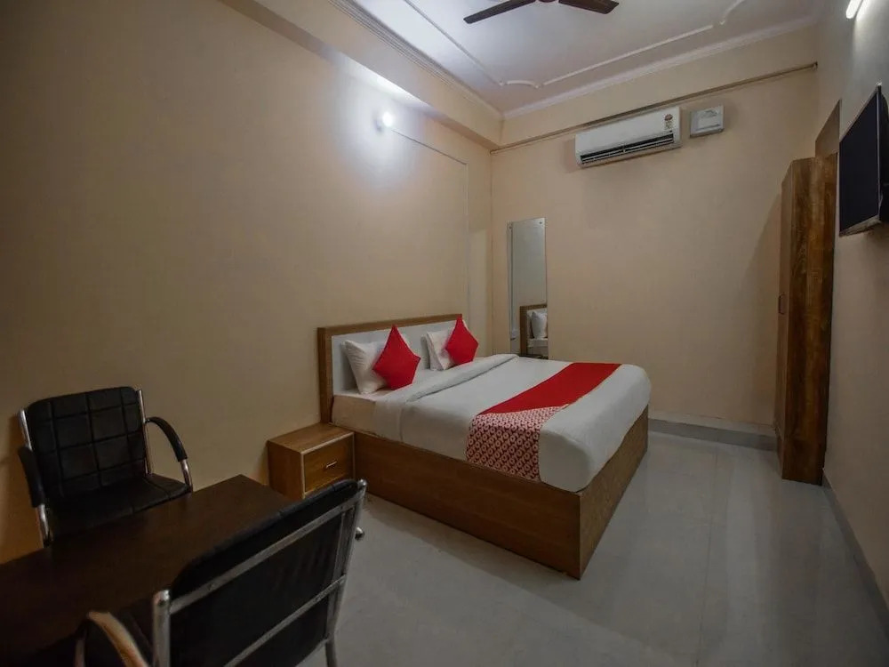 OYO 15555 Hotel Ganesham