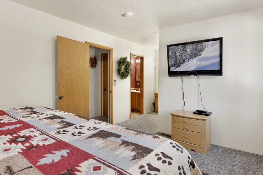2158-bearfoot Hideaway 4 Bedroom Home by Redawning