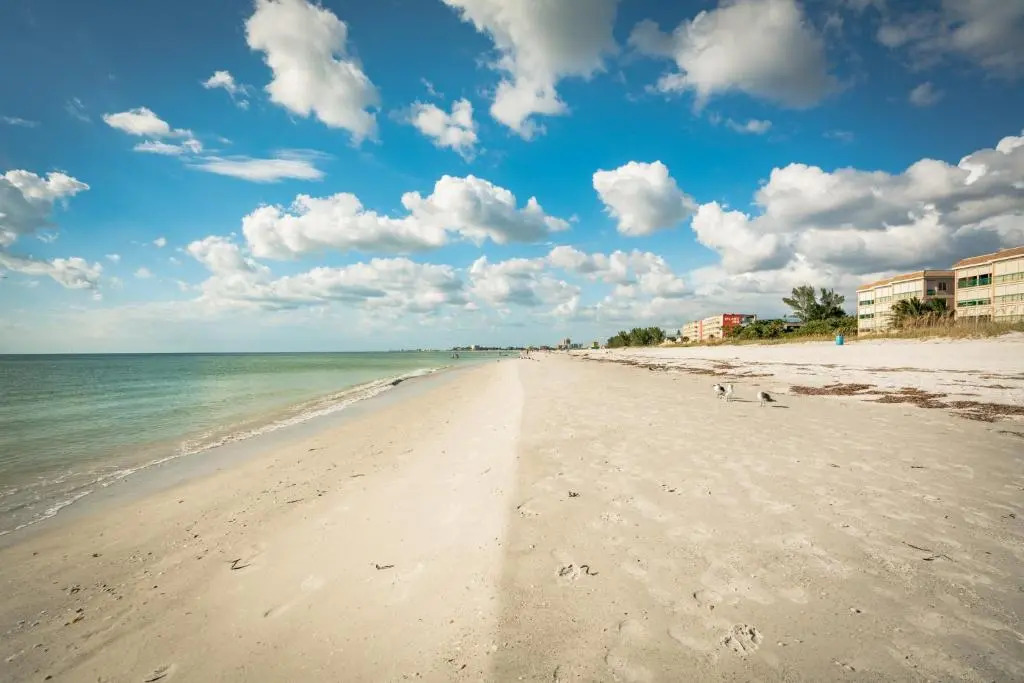 Seashell 19, 2 Bedrooms, Pool Access, WiFi, Sleeps 6, Walk to Beach