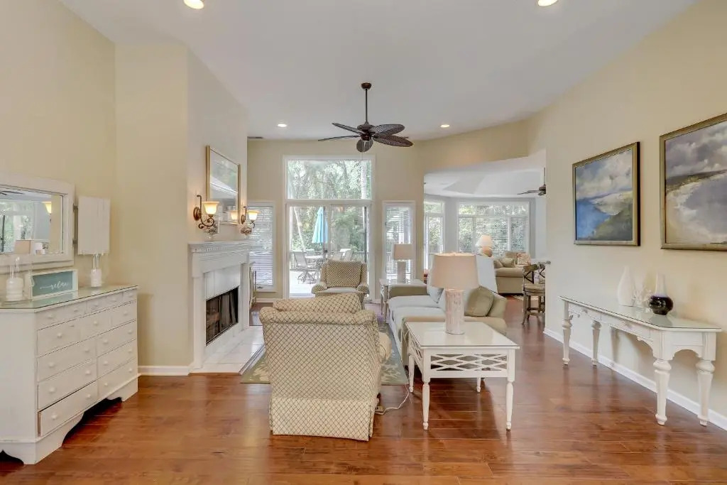 115 Mooring Buoy 4 BR Beach House Pool