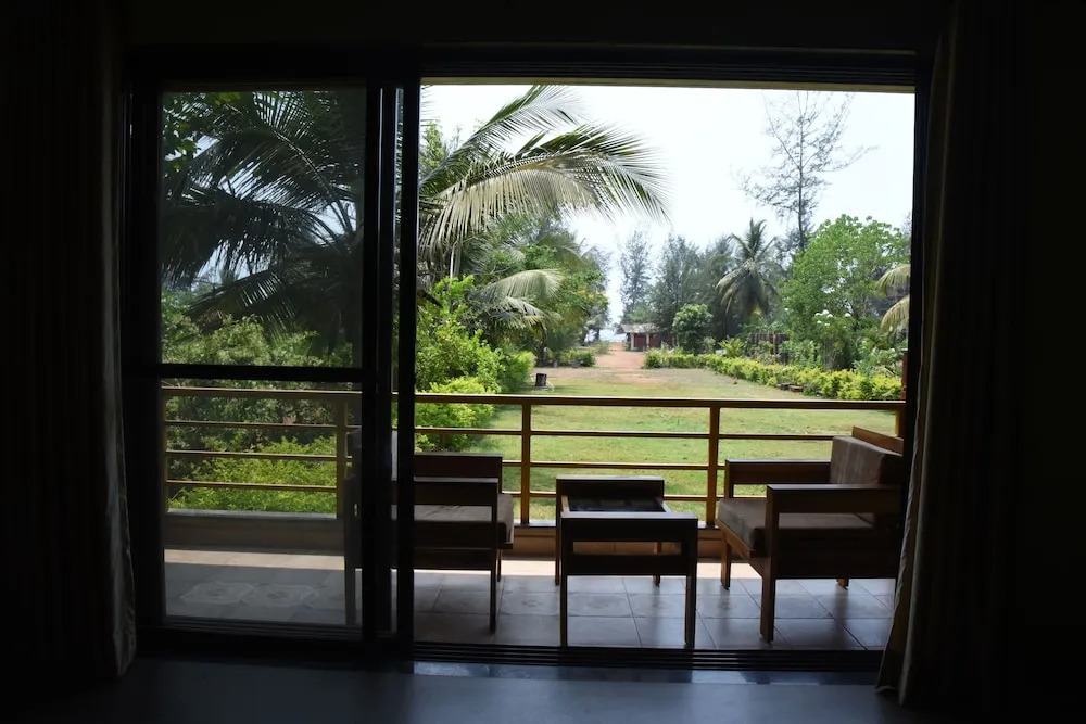 Laguna Beach Resort Murud