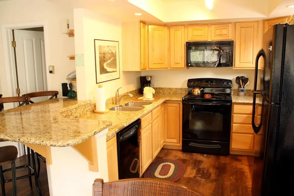 Pinecreek #I - 3 BR