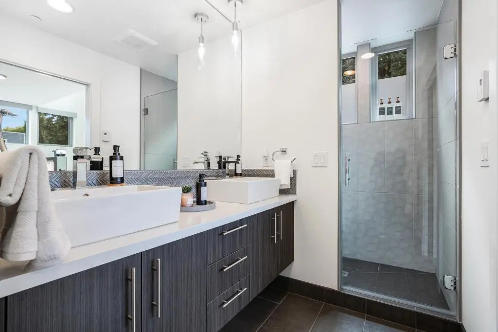 Alki Beach Escape Romantic Waterfront Getaway for 2