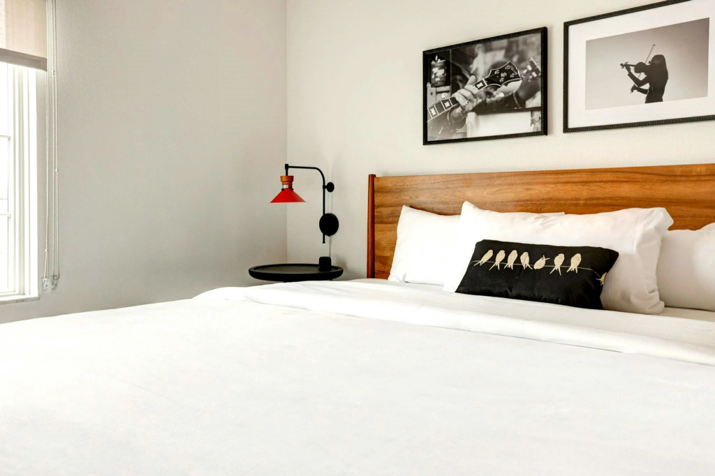 Elwood Hotel & Suites