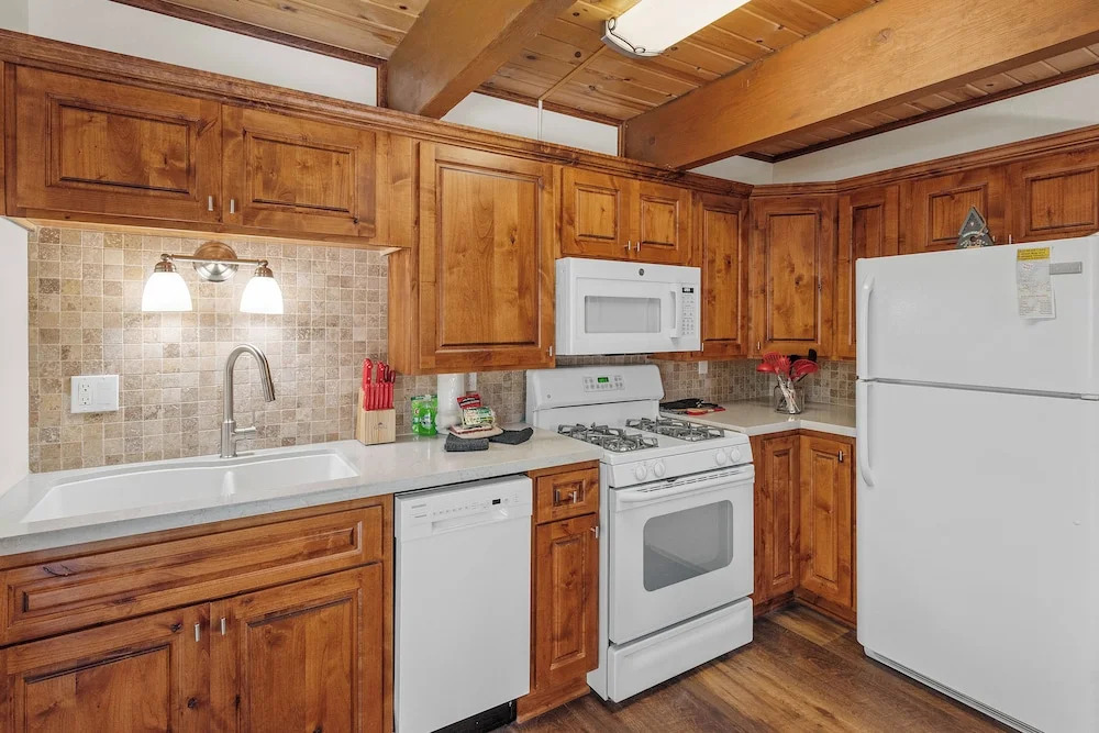 Ivvy Bear Lodge