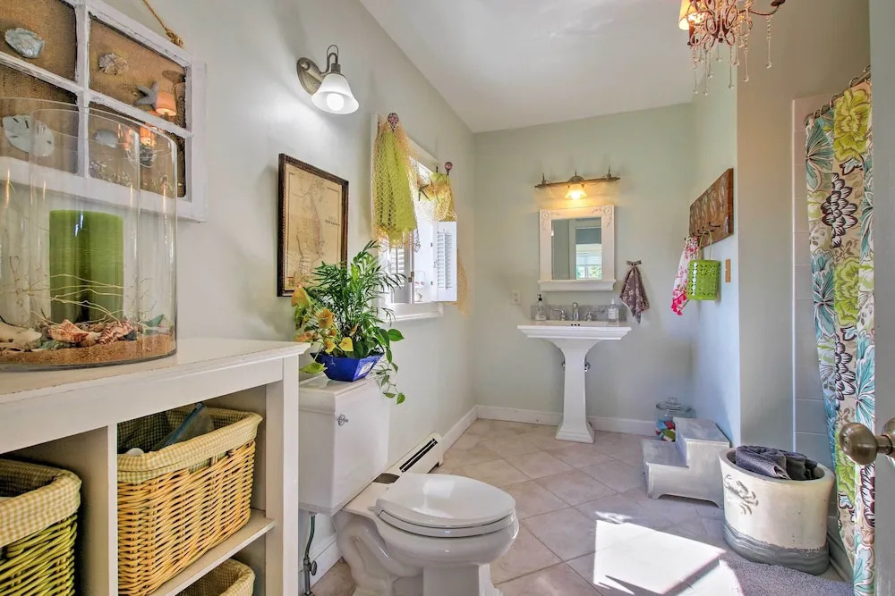 Deluxe Waterford Home w/ Views, Outdoor Bar & More