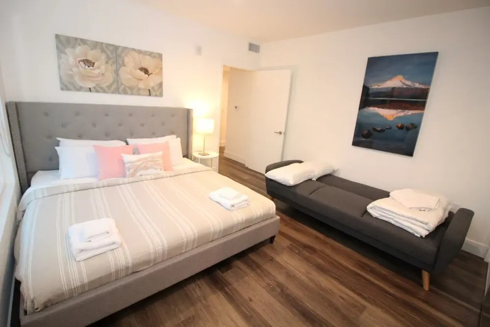 LA Luxury Suites Parking 2 BD 2 BA