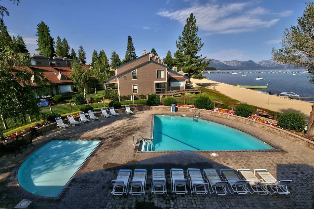 628 Lake View