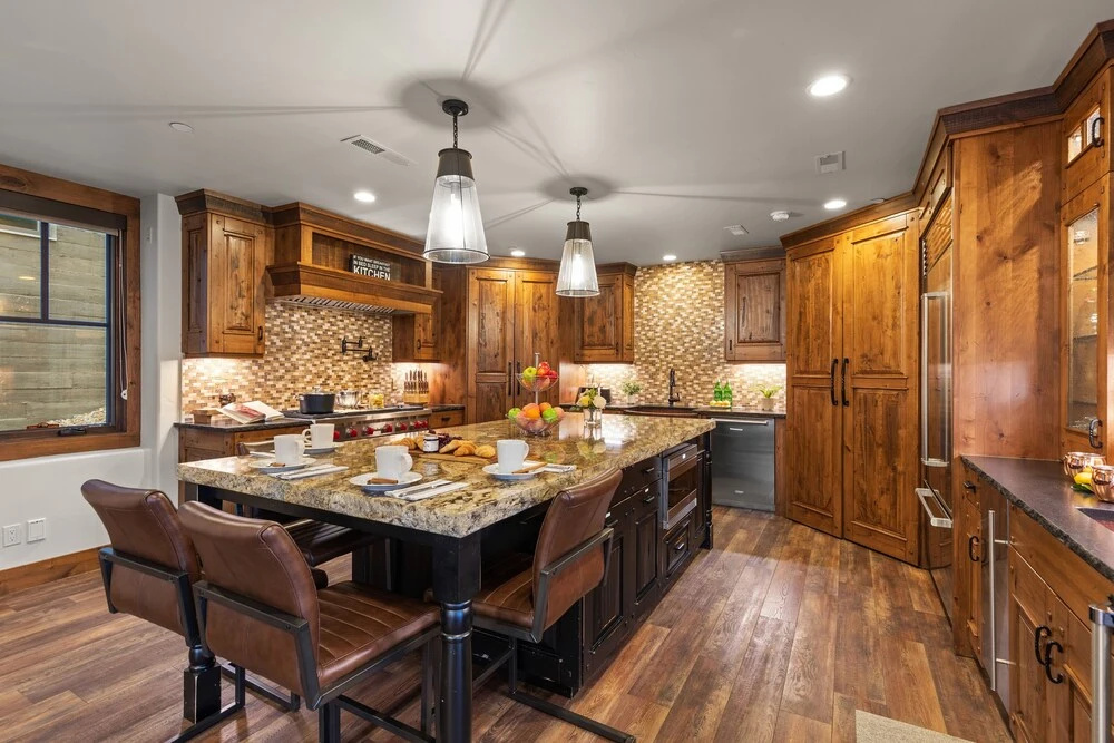 1138 Skiers Heaven! Luxury Home Close To Park City Mountain! Two Hot Tubs & Gorgeous Outdoor Space! 6 Bedroom Home by RedAwning