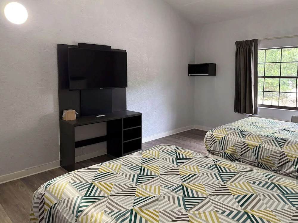 Travelodge Inn & Suites Tallahassee North