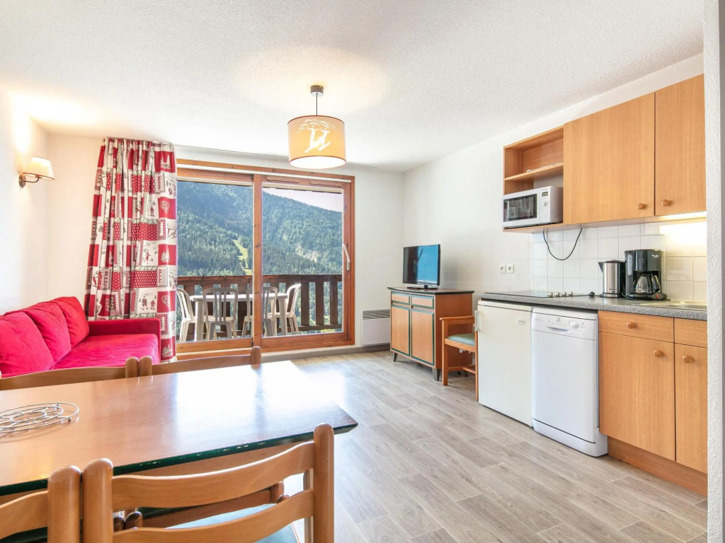 Neat residence, 350 m. from the ski elevators in Vaujany