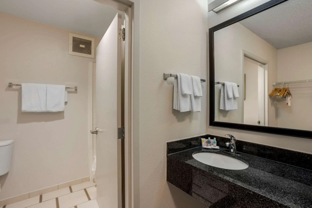 Comfort Inn & Suites Mt Laurel-Philadelphia