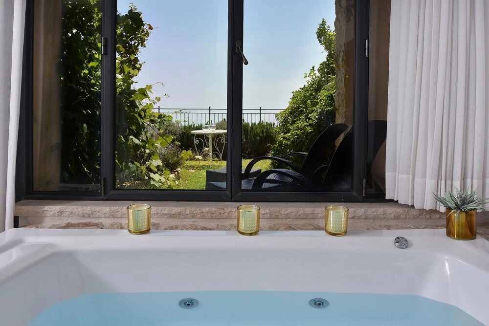 Kami Suites Hotel