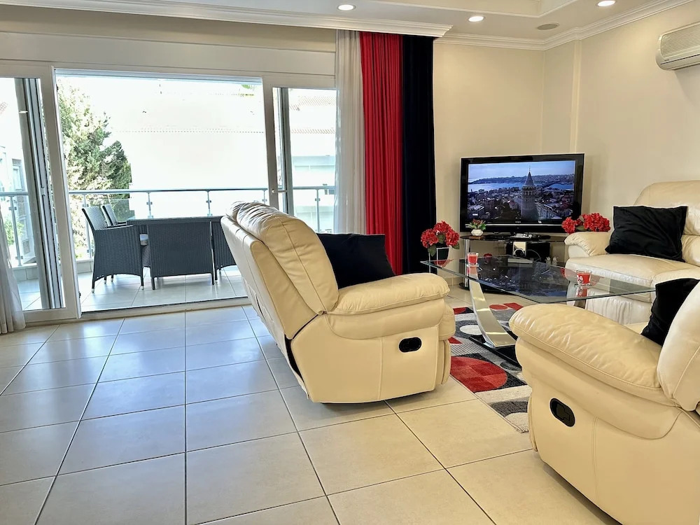 Wonderful 3 bed Duplex in Sought After Prime Community