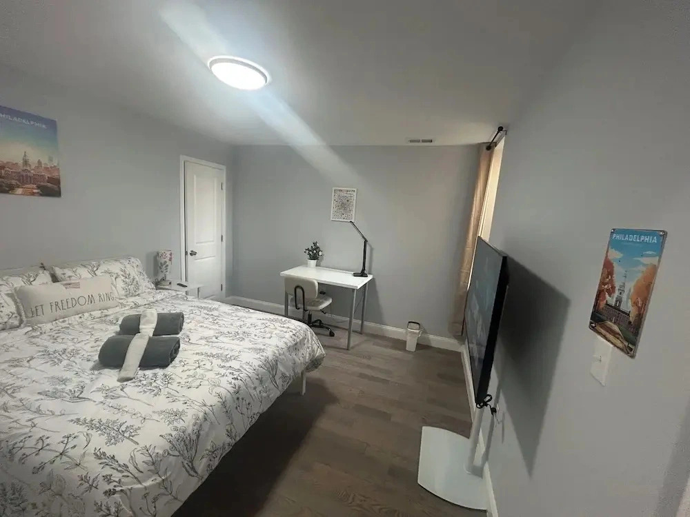 Cozy 2-3 Bedroom Apartment in Center City