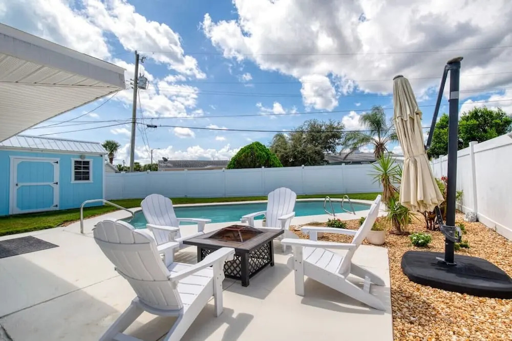Tropical Vibes Bungalow w Pool