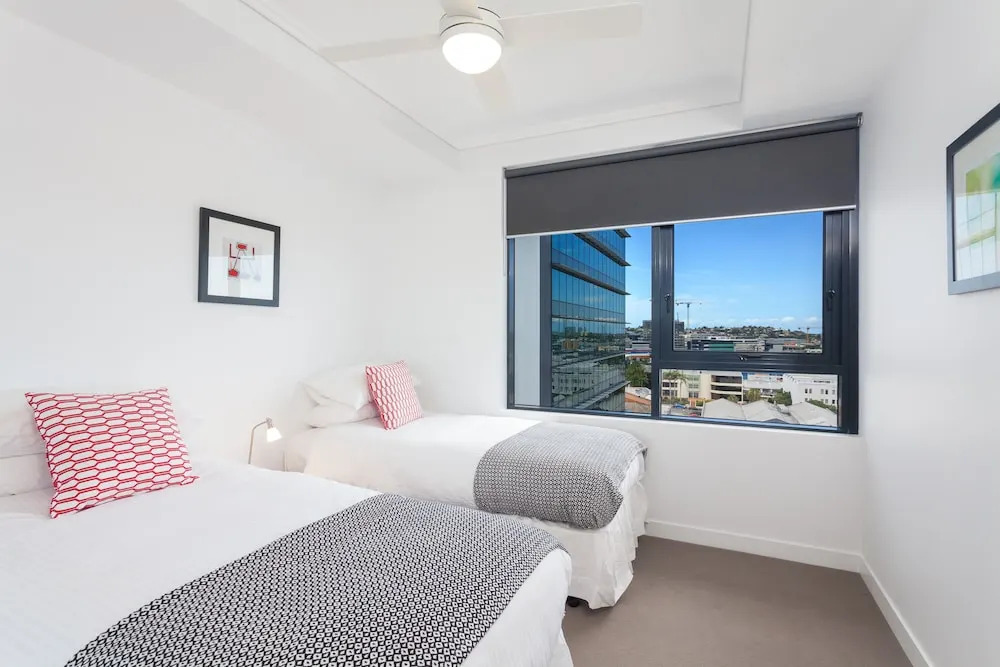 Keeping Cool on Connor - Executive 2BR Fortitude Valley apartment with pool and views