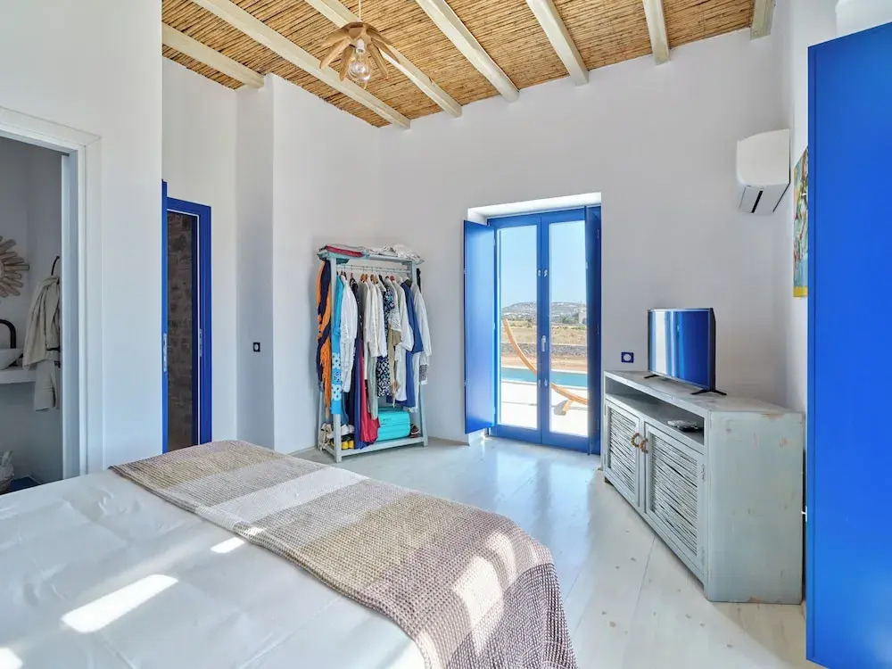 2 Bed Villa - Sleeps 6 - Pets - Pool - Parking