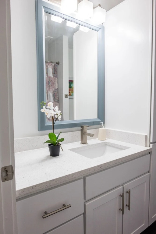 1 BR Apt Near AA Center with Parking by Frontdesk