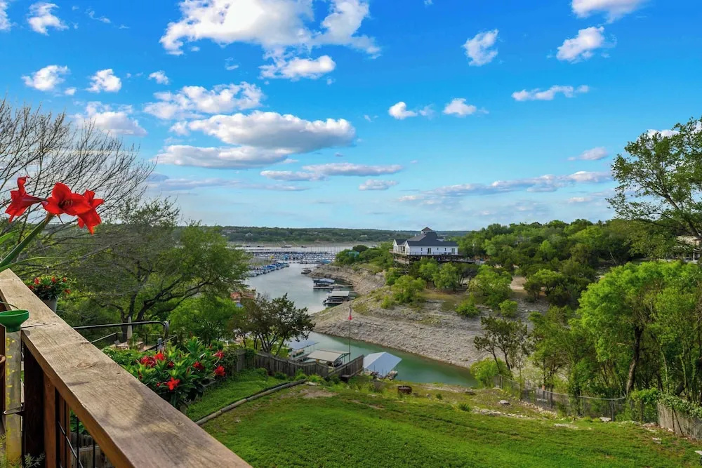 Lakefront Retreat w Pool, Hot Tub & Stunning Views