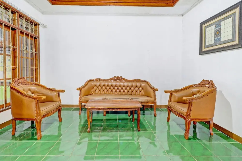 OYO Homes 90849 Cibeunying Homestay Cibodas Maribaya