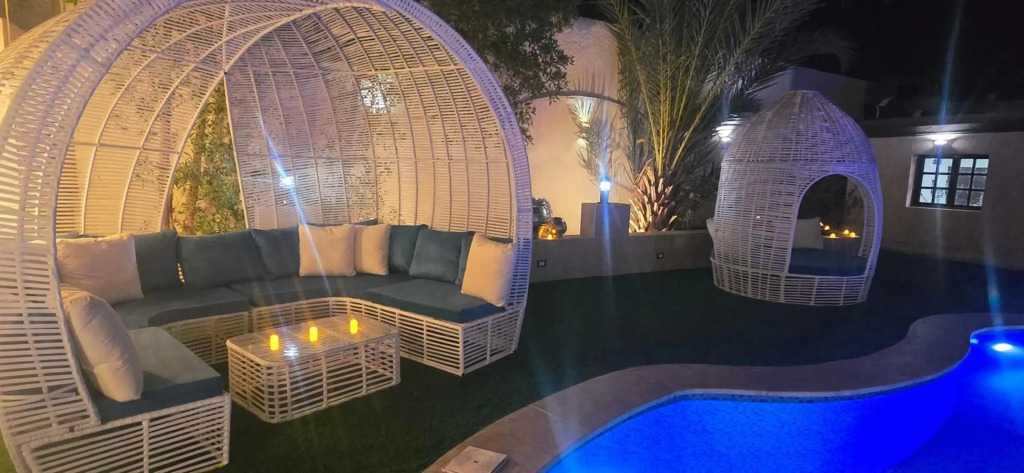 Luxury Royal Blue Family Villa 8pers private pool