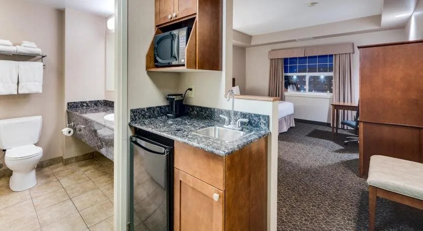 Heritage Inn & Suites - Brooks