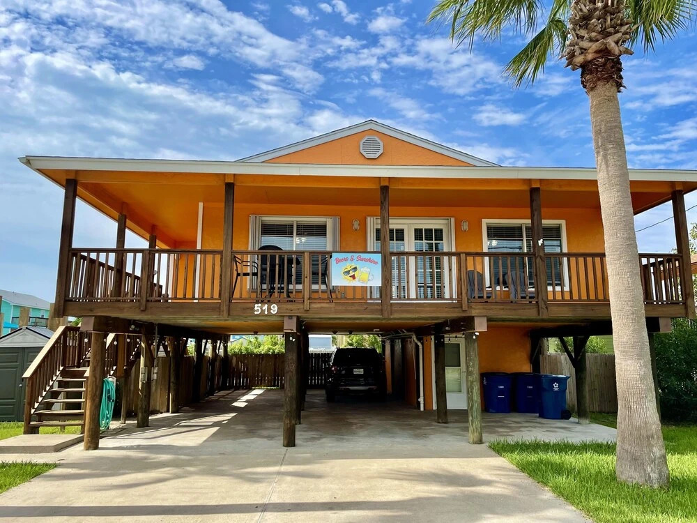 Beers And Sunshine 3 Bedroom Home by Redawning