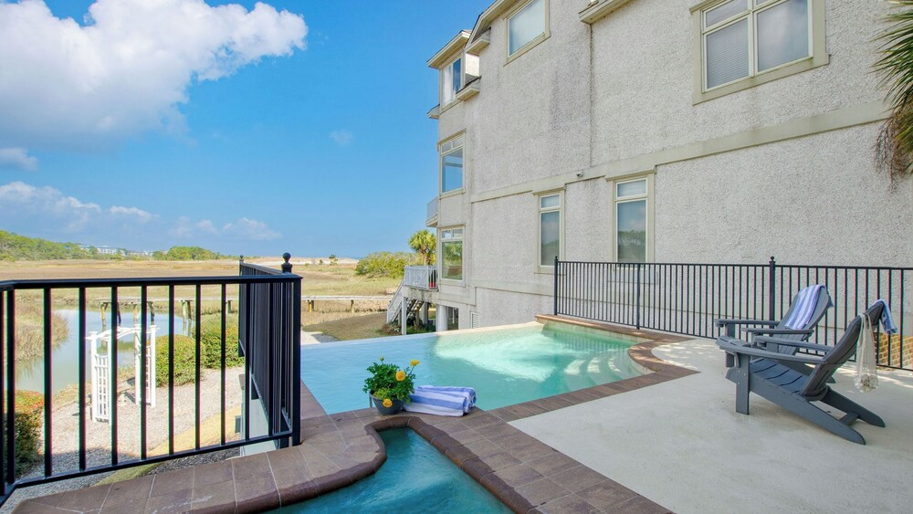 Sleeps 38 2 Homes, Steps to the Beach, Private Pool + Hottub, Game Room, Views