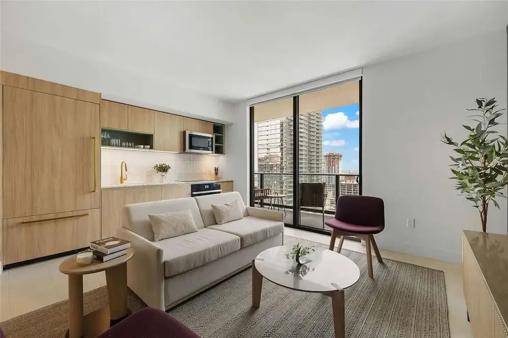 Luxury 2br-2bth Balcony Pool