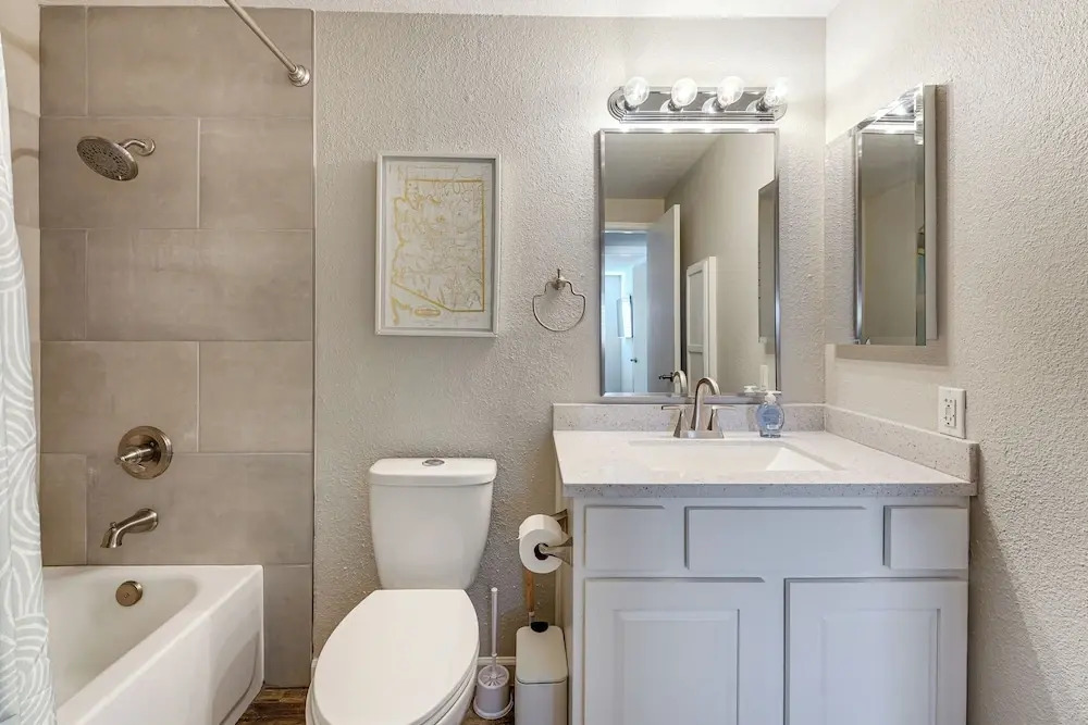 Walk to Riverview Park! Dog-friendly Mesa Retreat