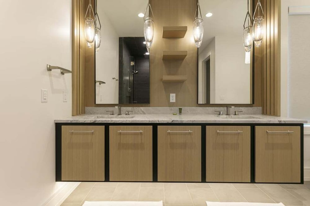 9401 - Silver Aspen - Five Bedroom Luxury Townhome 5 Home