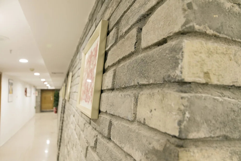 Xi'An Busy Hotel Bell Tower City Wall