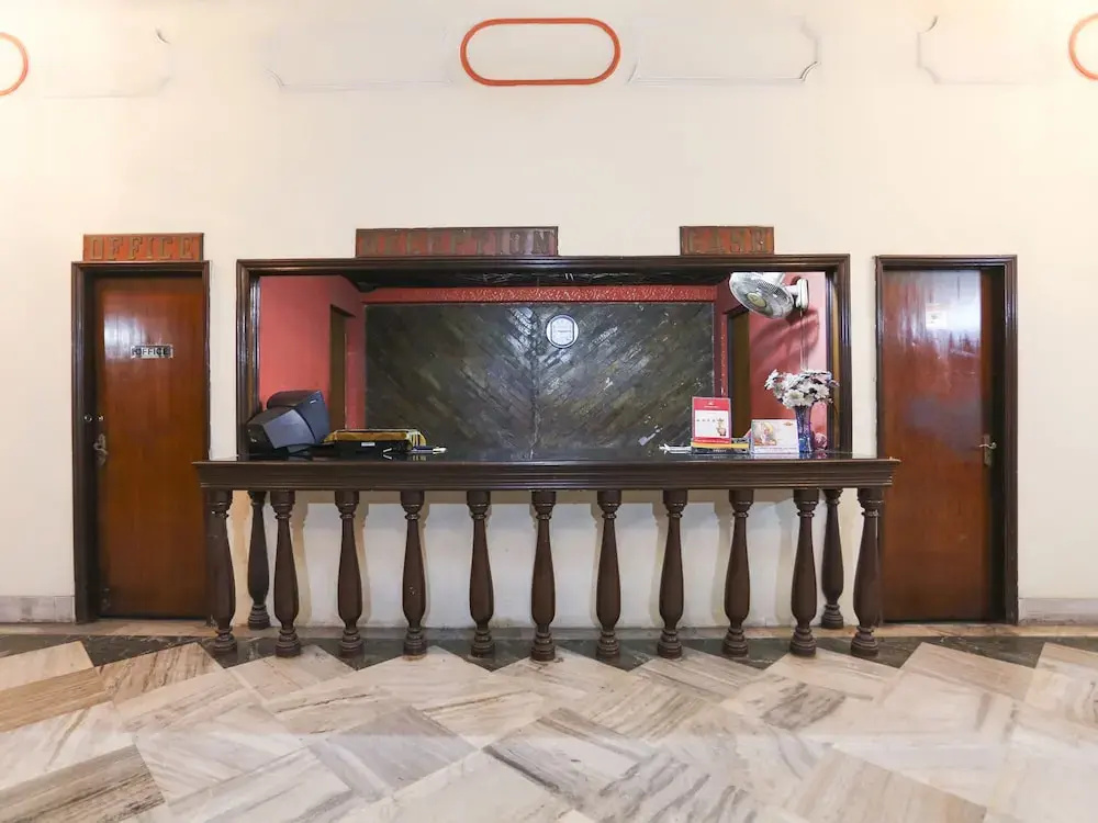 OYO 27783 Hotel Rajmahal Inn