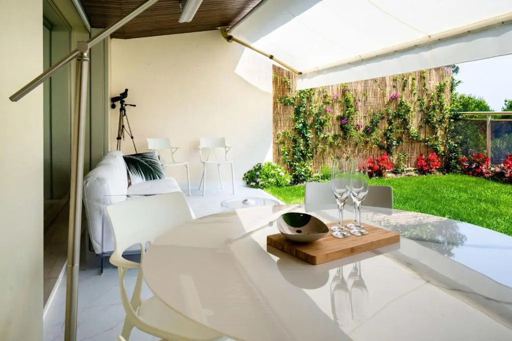 SERRENDY 100m APARTMENT TERRACE VIEW OF THE SEA SWIMMING POOL