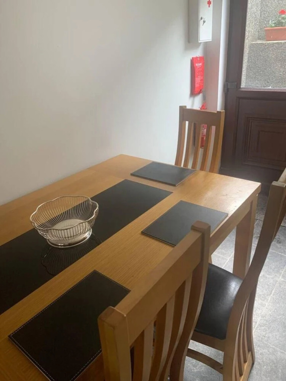 House - Sleeps 4 with Cozy Fireplace