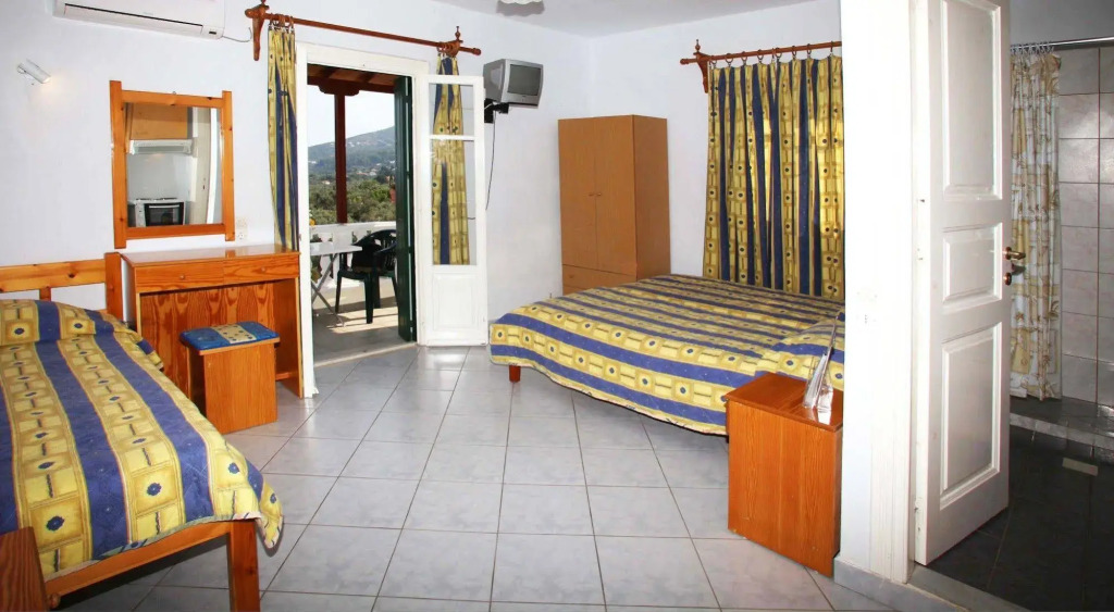 Alexandros Rooms & Studios
